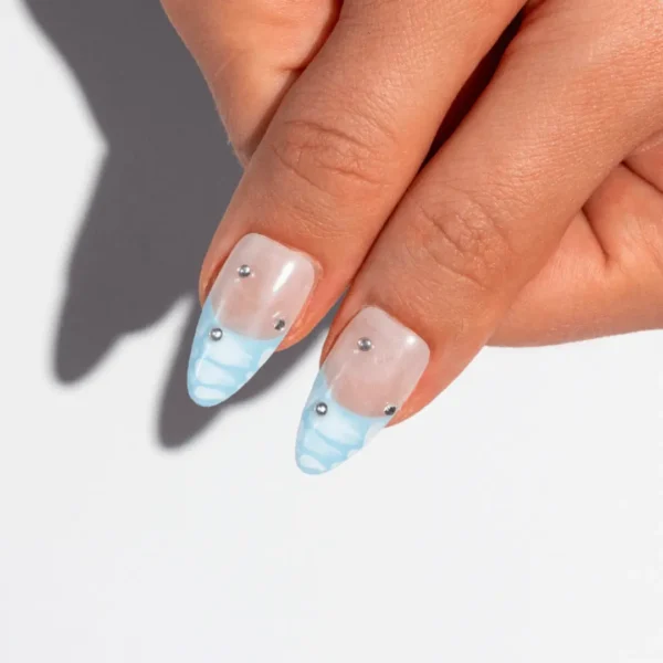 Viper-Blue-NELI-165889980 Uñas azuladas